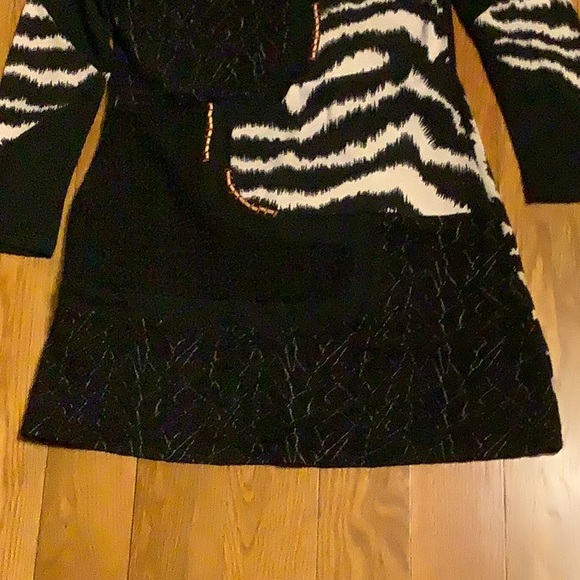 Adore large sweater in good condition. - Picture 4 of 7